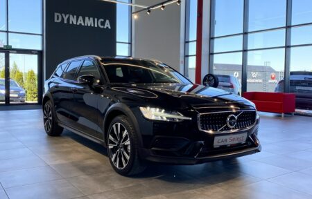 Używany samochód marki Volvo, model V60 Cross Country, rocznik 2020, przebieg 65900km - miniaturka 0