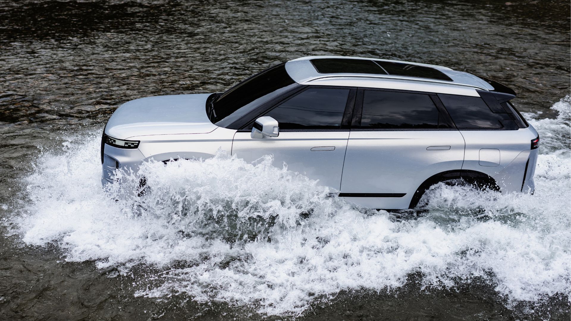 jaecoo j7 bokiem, w wodzie