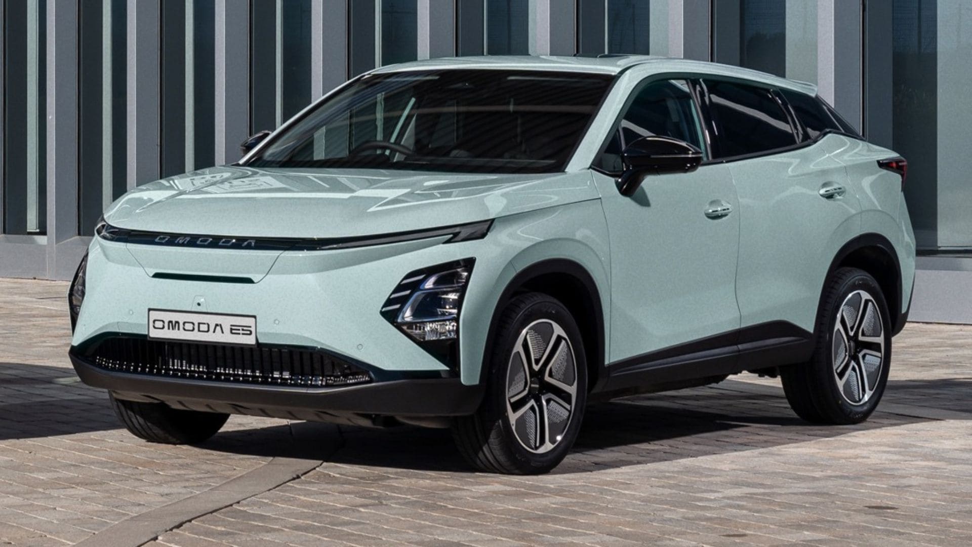 OMODA E5, przód