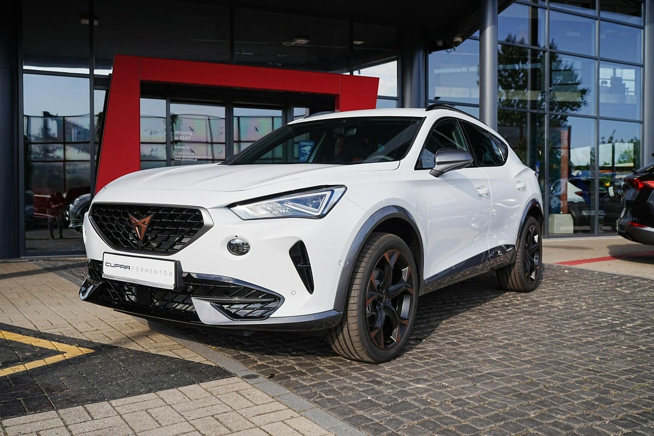 biała cupra formentor, samochody od ręki