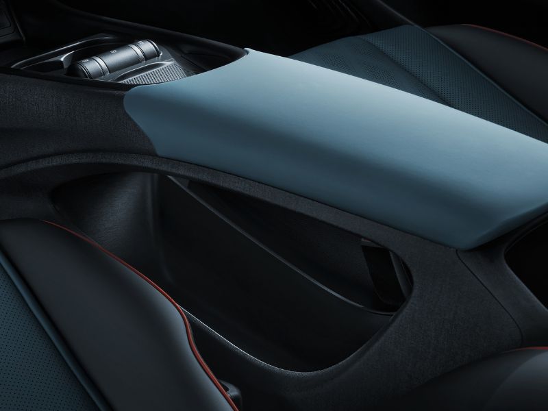 byd dolphin wnętrze, schowki, przestrzeń do przechowywania