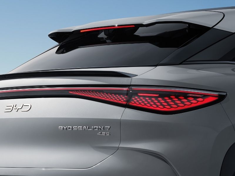 byd sealion 7 - tylne reflektory