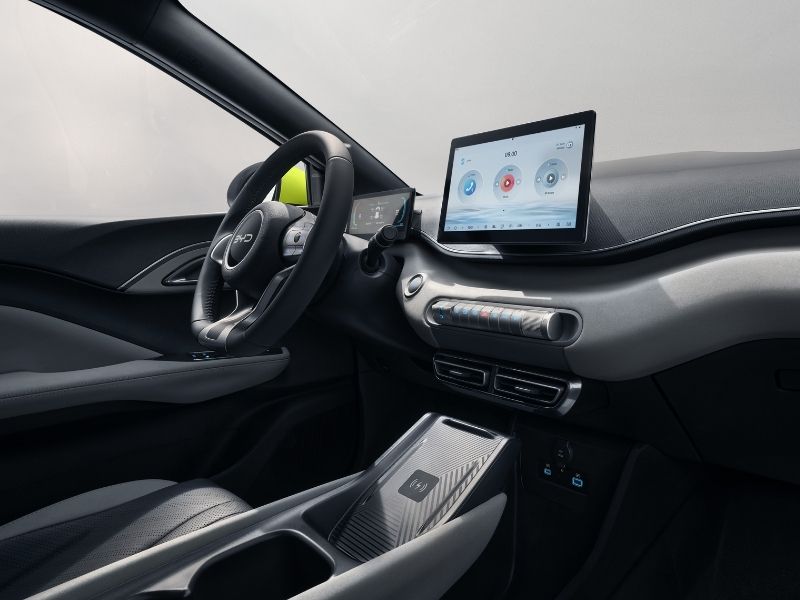 byd dolphin surf -wnętrze, kokpit