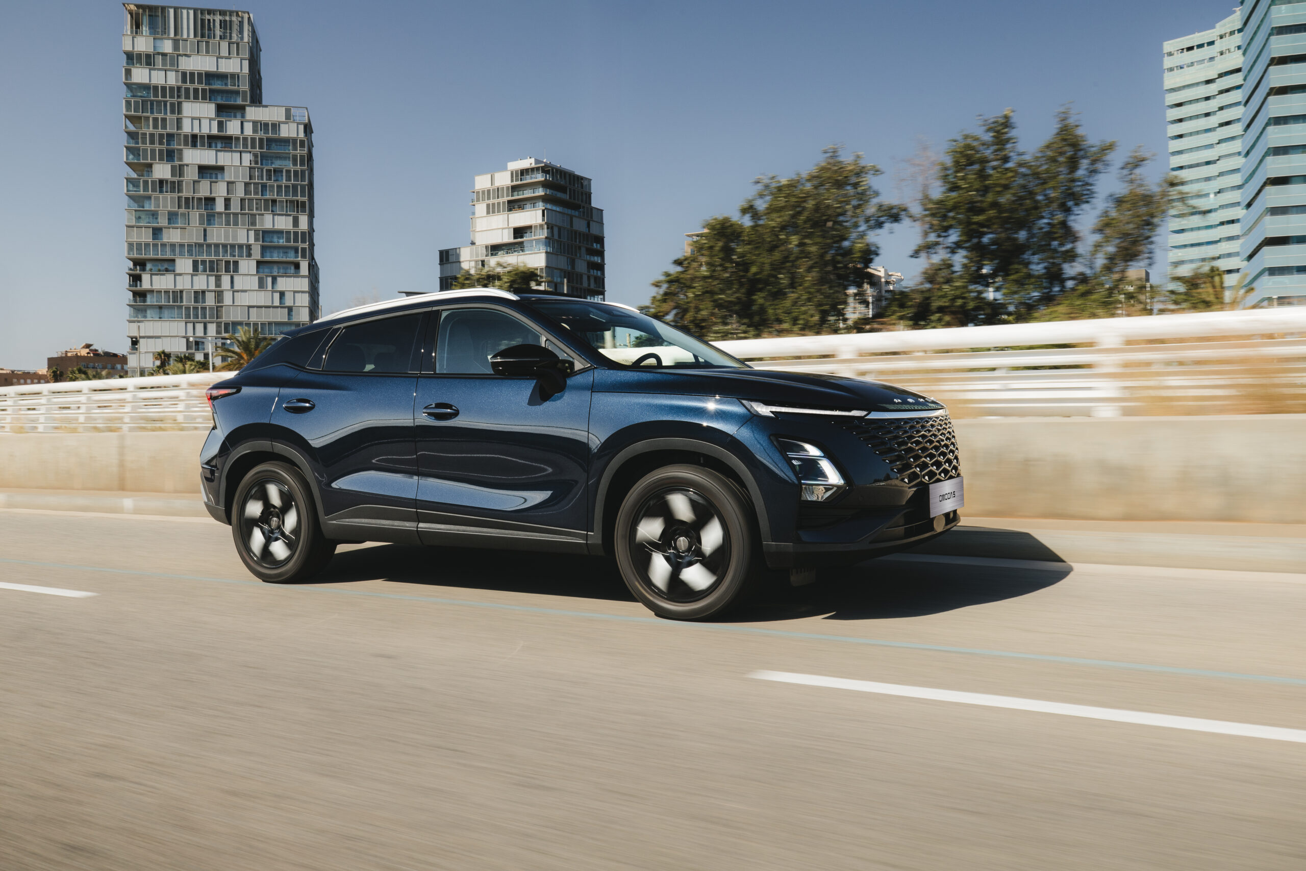 Samochód Omoda 5 vs. Omoda E5 – auto benzynowe kontra elektryk - 12