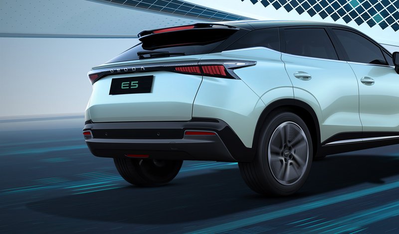Samochód Omoda 5 vs. Omoda E5 – auto benzynowe kontra elektryk - 45